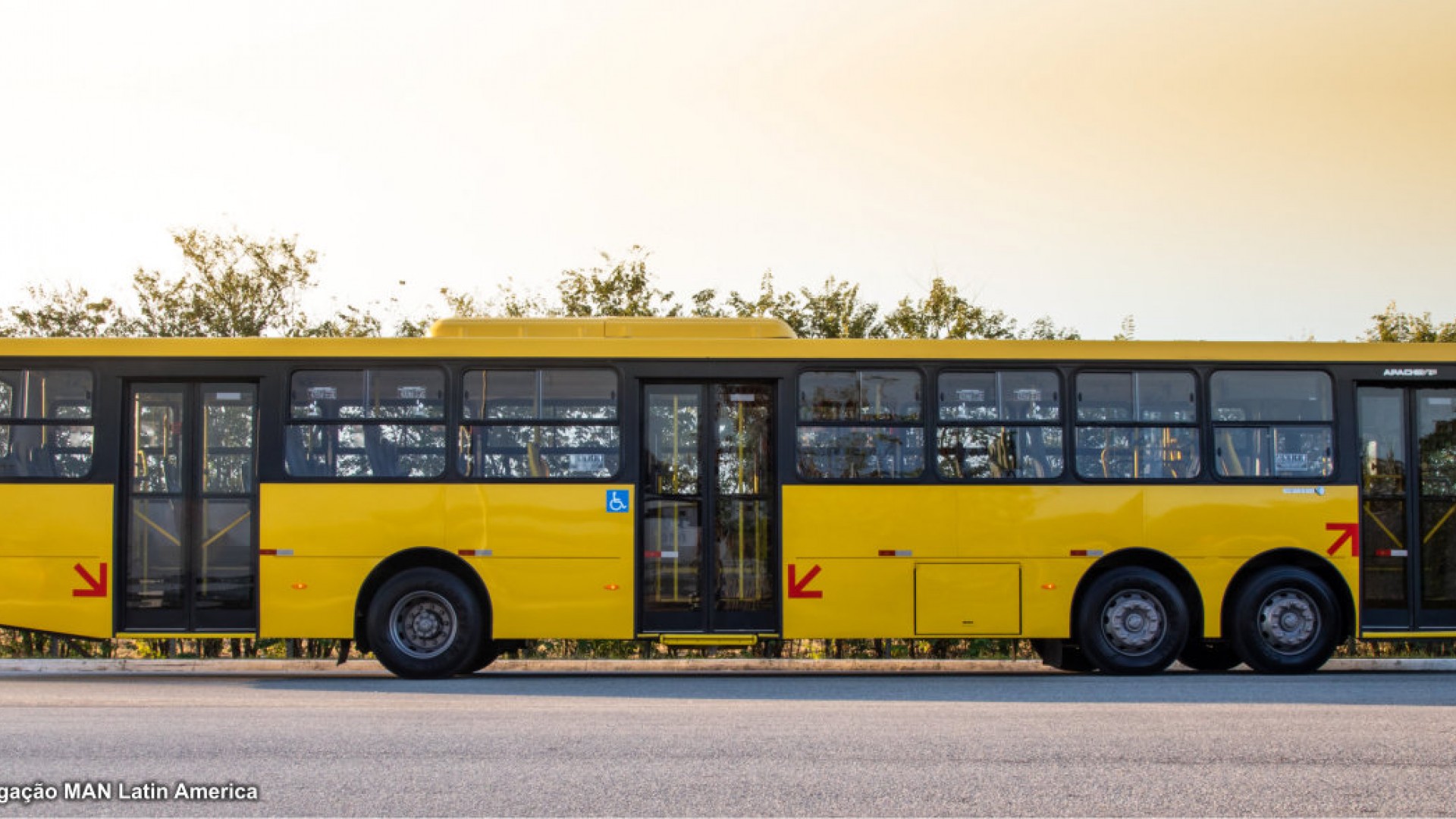 Volkswagen Inova com Ônibus de 15 Metros e Terceiro Eixo Direcional